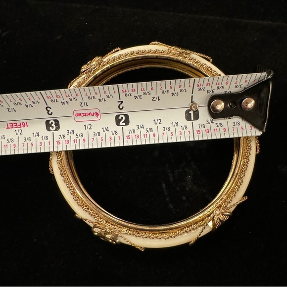 Floral Bangle Bracelet - Picture 3 of 8